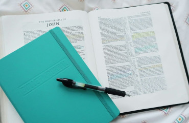 Préparer ses examens naturellement : le CBD dans une routine anti-stress étudiante
